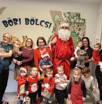 Tizenegy kisgyermek várta a Mikulást a Böri Bölcsiben