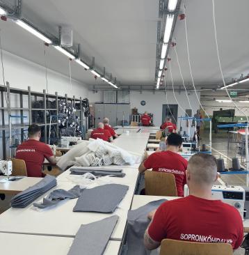Új, korszerű ruhaipari üzem létesült