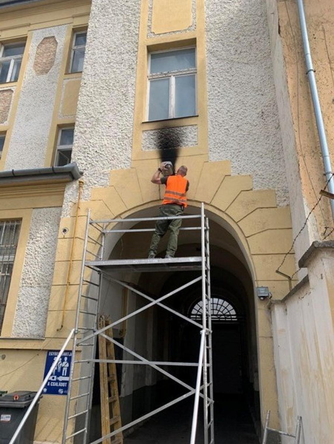 Villanyszerelés a rendőrségen
