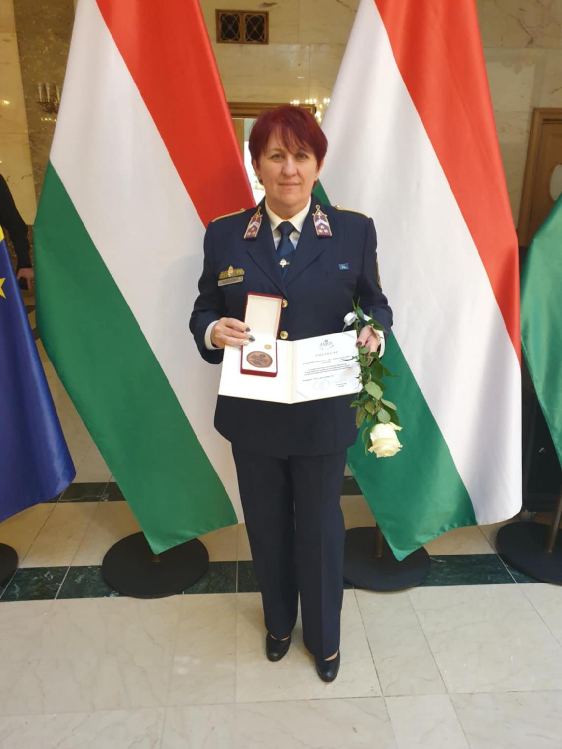Galambfi Péterné c. bv. főtörzszászlós a Belügyminisztériumban vette át az elismerést