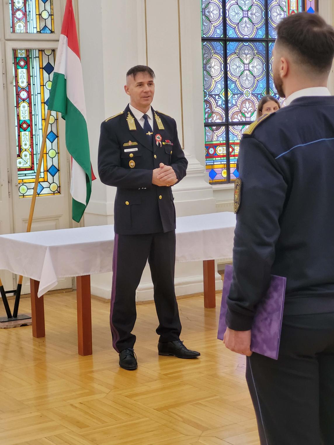Kopcsik Károly bv. dandártábornok, parancsnok mondott ünnepi beszédet.
