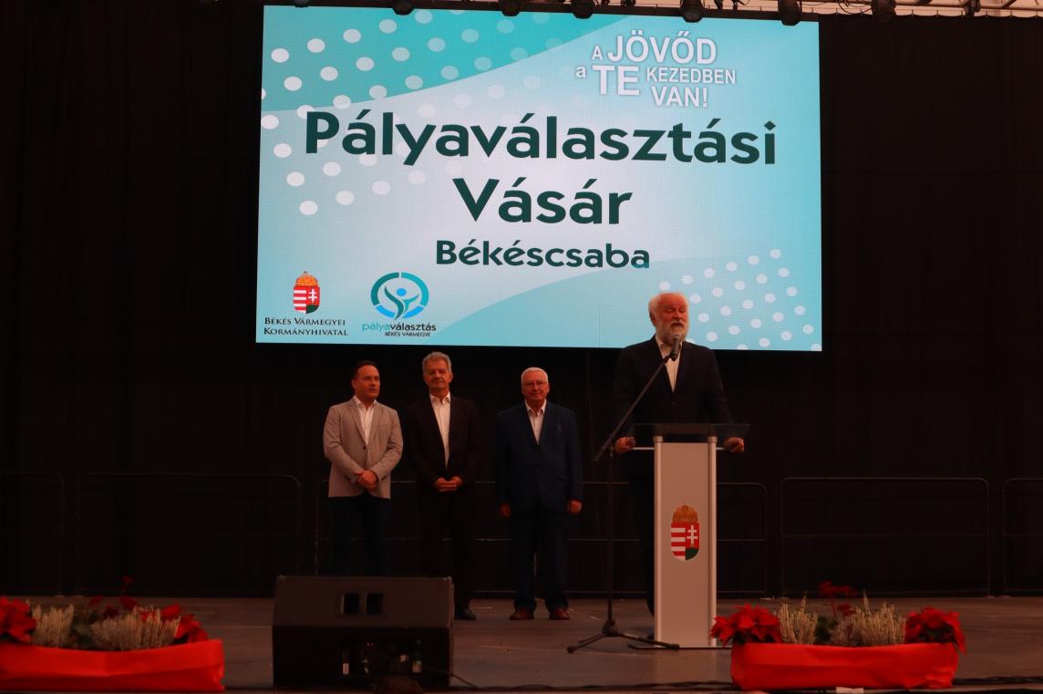 Pályaválasztási vásáron toboroztunk.