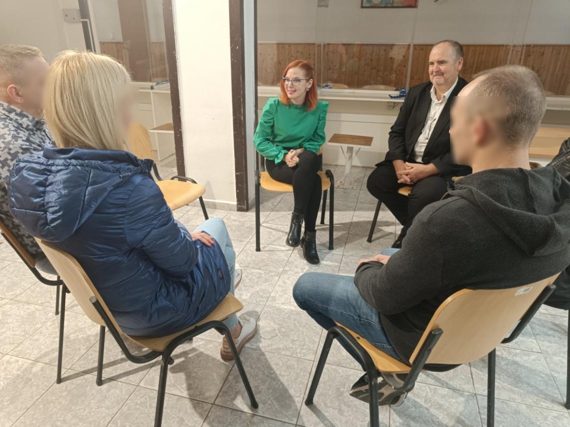 Újrakezdés a családdal - Családi Döntéshozó Csoportkonferencia a pécsi börtönben Újrakezdés a családdal - Családi Döntéshozó Csoportkonferencia a pécsi börtönben