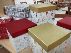 A Büntetés-végrehajtás Egészségügyi Központ személyi állománya által összeállított „Válts egy csokit mosolyra”-szeretetcsomagok