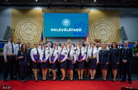 A Ludovika Arénában tartott oklevélátadó ünnepség