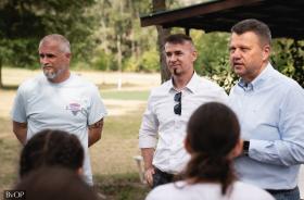 A büntetés-végrehajtás országos parancsnoka látogatott el a szakszervezet nyári gyermektáborába A büntetés-végrehajtás országos parancsnoka látogatott el a szakszervezet nyári gyermektáborába