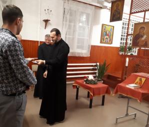 Szocska A. Ábel püspök jelképes ajándékkal köszöntötte a fogvatartottakat