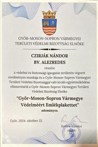 Elismerő emléklap a védelmi munkáért Fotó: Czirják Nándor bv. alezredes