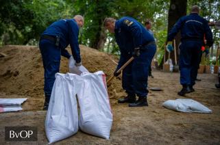 Több száz kollégánk éjt nappallá téve dolgozik a Margit-sziget védelmében