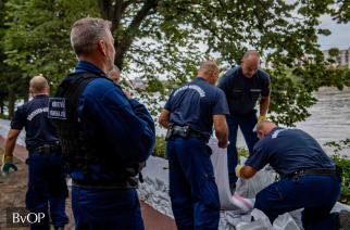 Több száz kollégánk éjt nappallá téve dolgozik a Margit-sziget védelmében