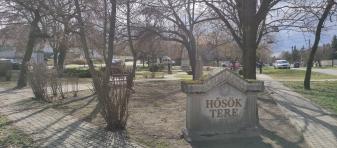 Parkrendezés, Tököl Hősök tere