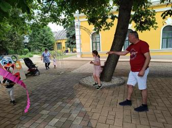 A bohócdobáló játékot is kipróbálhatták