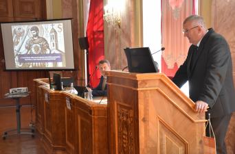 Együd József bv. alezredes, bv. tanácsos, a Zala Vármegyei Büntetés-végrehajtási Intézet parancsnoka a Szent Adorján Milleniumi Emlékévek programjait ismertette