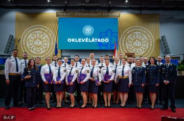A Ludovika Arénában tartott oklevélátadó ünnepség