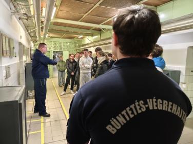 Bűnmegelőzési és toborzó intézetlátogatás SKFB 2025 november Bűnmegelőzési és toborzó intézetlátogatás SKFB 2025 november