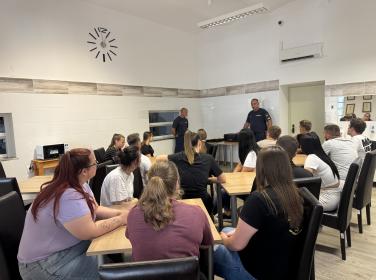 Intézetlátogatáson jártak a karcagi rendészetis tanulók
