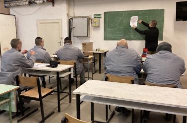 Tizennyolc elítélt tanulja a lakatos szakmát a Csillagbörtönben 