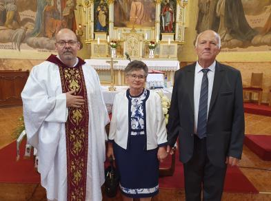 50. házassági évfordulójukat ünneplő házaspár