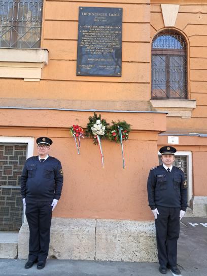 fotó: SFB - díszőrők az emléktáblánál