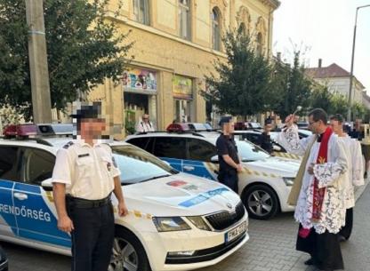 Rendőrségi autó megáldása