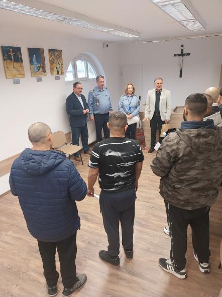 Bizonyítvány átadás a börtön falain belül