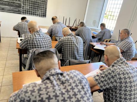 A rácsok mögött is zajlik az érettségi
