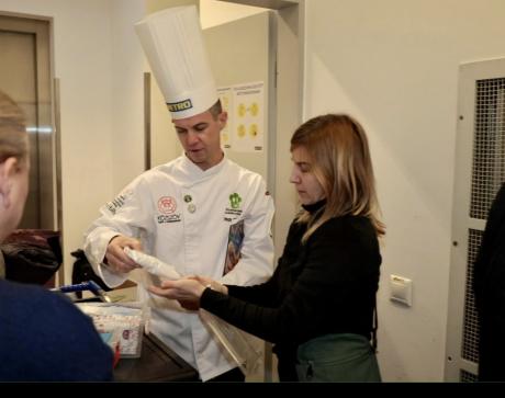 Közétkeztetési Szakácsverseny Forrás: KÖSZÖV