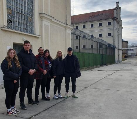 A duális képzésben részt vevő diákok a Sopronkőhidai Fegyház és Börtönben Fotó:HES