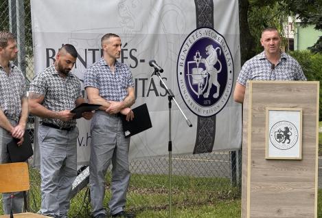 Imanapon jártak a pécsi fogvatartottak!
