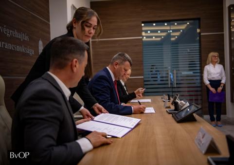 Gazdátlan kutyák és új esély a rácsok mögött – különleges állatvédelmi program indul a magyar börtönökben