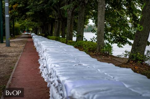 Több száz kollégánk éjt nappallá téve dolgozik a Margit-sziget védelmében