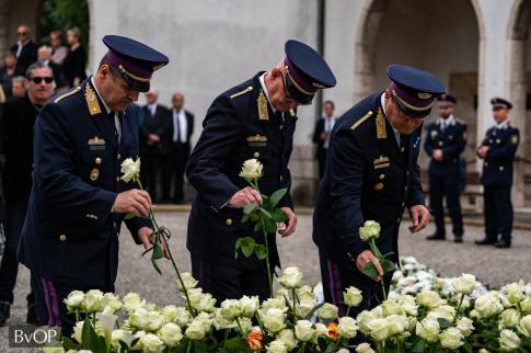 Katonai tiszteletadás mellett vettek végső búcsút a fővárosi Farkasréti temetőben Dr. Tari Ferenc ny. bv. altábornagytól