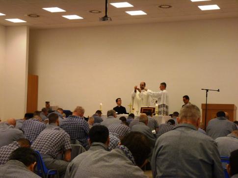 Püspöki szentmise a szombethelyi börtönben