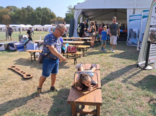 fotó: Sátoraljaújhelyi Fegyház és Börtön - Horváth Imre bv. alezredes (BVOTRK) unokájával 