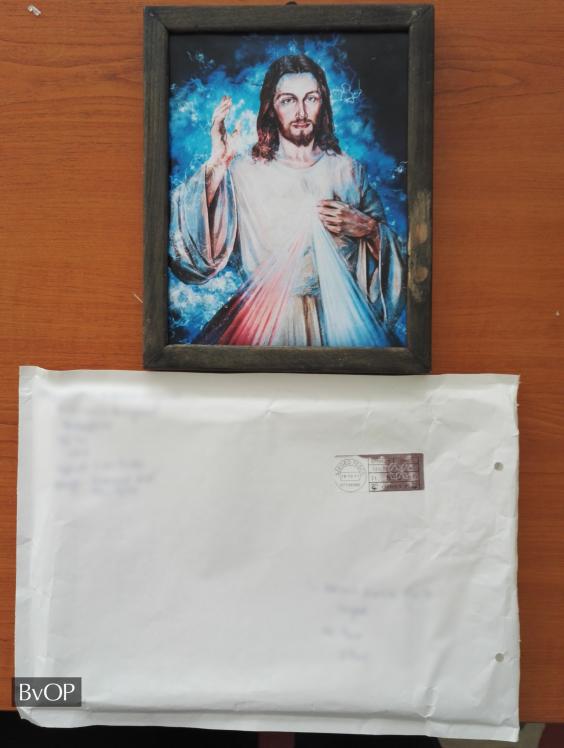 Iillegális mobilokat rejt a Jézust ábrázoló festmény
