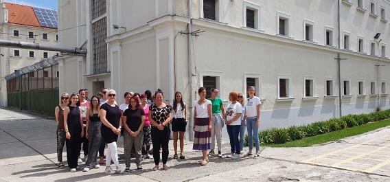 Gyermekvédelmi szakemberek jártak a Sopronkőhidai Fegyház és Börtönben. Fotó: HES