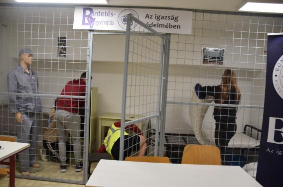 A rendvédelmi szakma népszerűsítése az iskolai szakmai napon