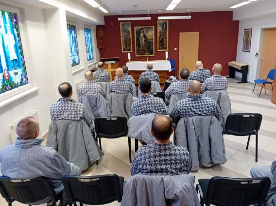 A börtönlelkészek rózsafüzér imádságra tanítják a fogvatartottakat Fotó: Tömő János