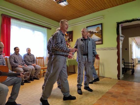 Műsor az öregek otthonában 5