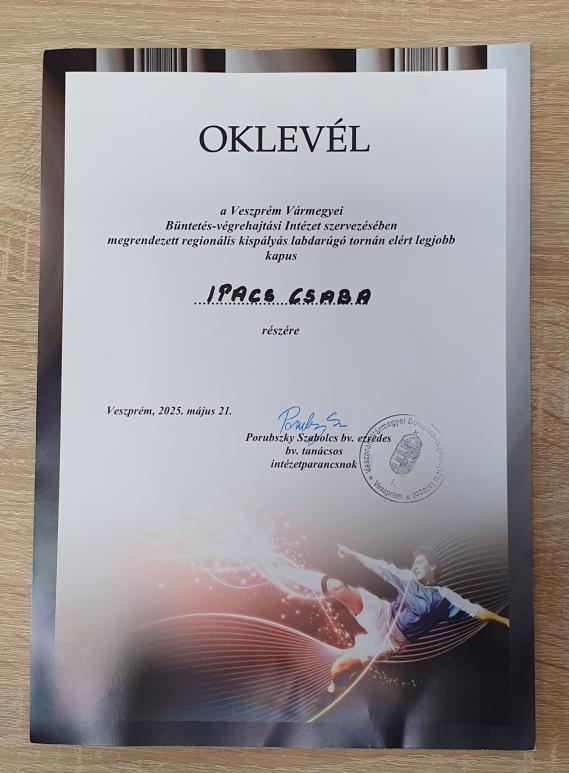  Az Agglomerációs focitorna legjobb kapusának járó oklevél Fotó:HES