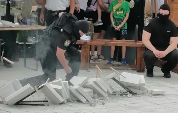 fotó: SFB - Velmovszki József bv. tzls, műveleti csoportvezető bemutatója