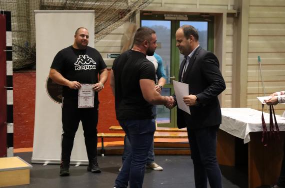 fotó: Országgyűlési Őrség - Terebesi Lóránt bv. zászlós  II. korcsoport 105+ kg kategóriában V. helyezett (a kép bal oldalán)