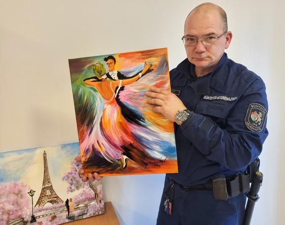 Lőrincz János bv. őrmester egy szombathelyi festőkörben tökéletesíti tudását