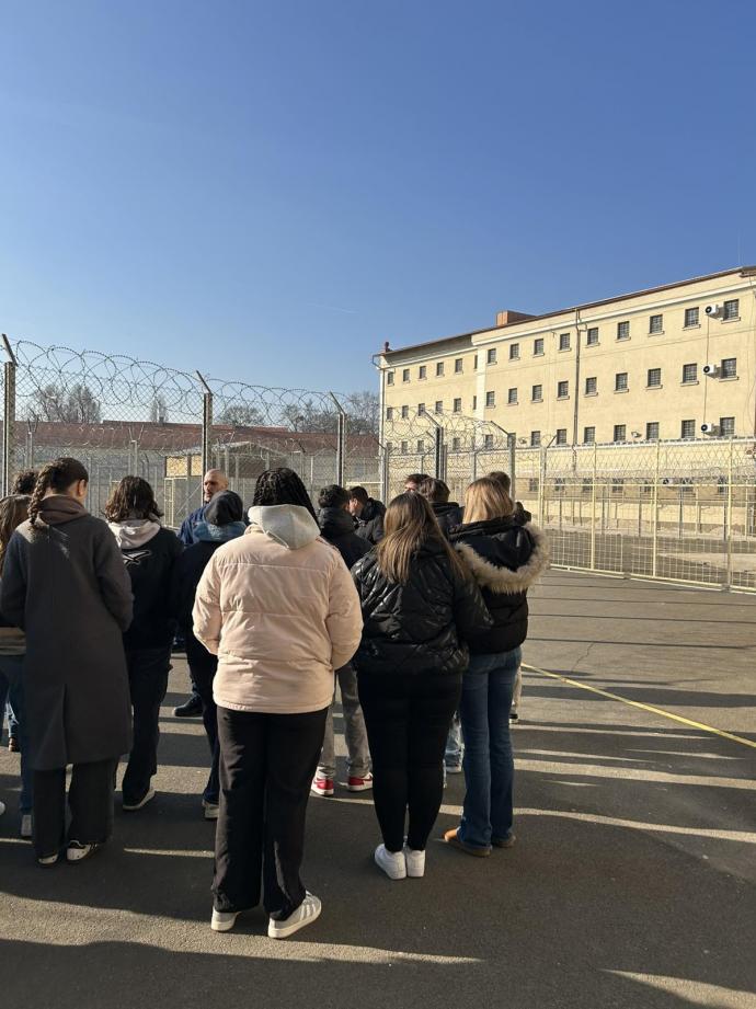 Intézetlátogatáson a Szent Anna Gimnázium