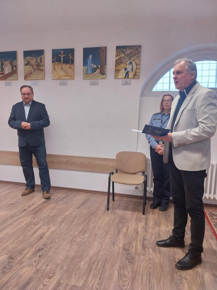 Bizonyítvány átadás a börtön falain belül
