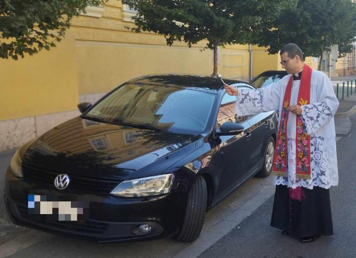 Szolgálati gépjármű megáldása