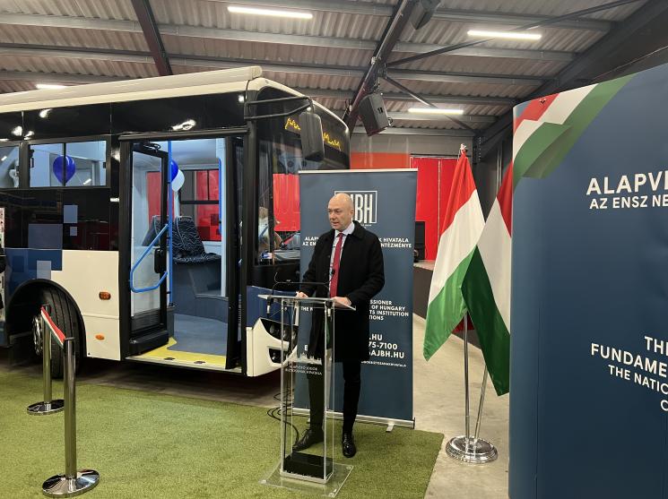 A gyermekotthonok felújítását gyermekjogi program is kíséri