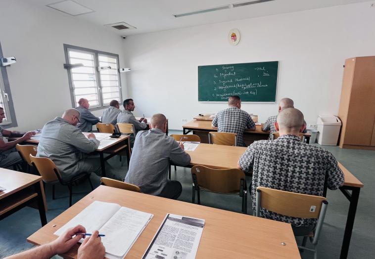 Iskola a rácsok mögött: elkezdődött a tanév 