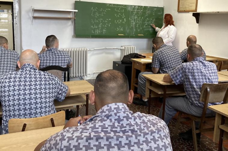 Az első óra a börtön iskolájában