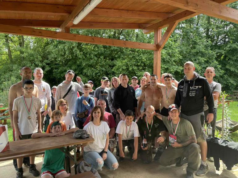 A résztvevők egy csoportja az eredményhirdetés után